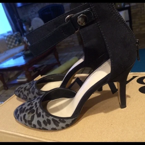 New - BR leopard print pump - Picture 2 of 3